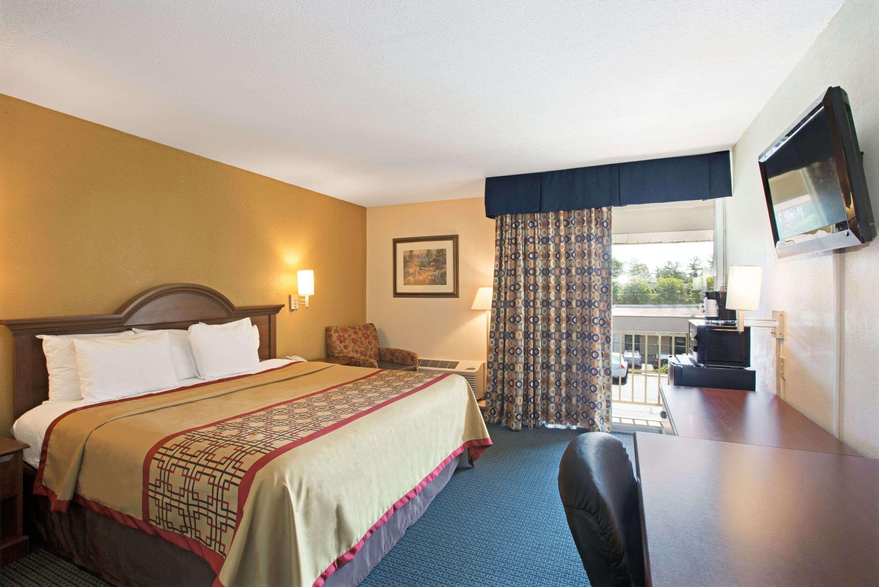 Days Inn By Wyndham Charlotte/Woodlawn Near Carowinds Esterno foto