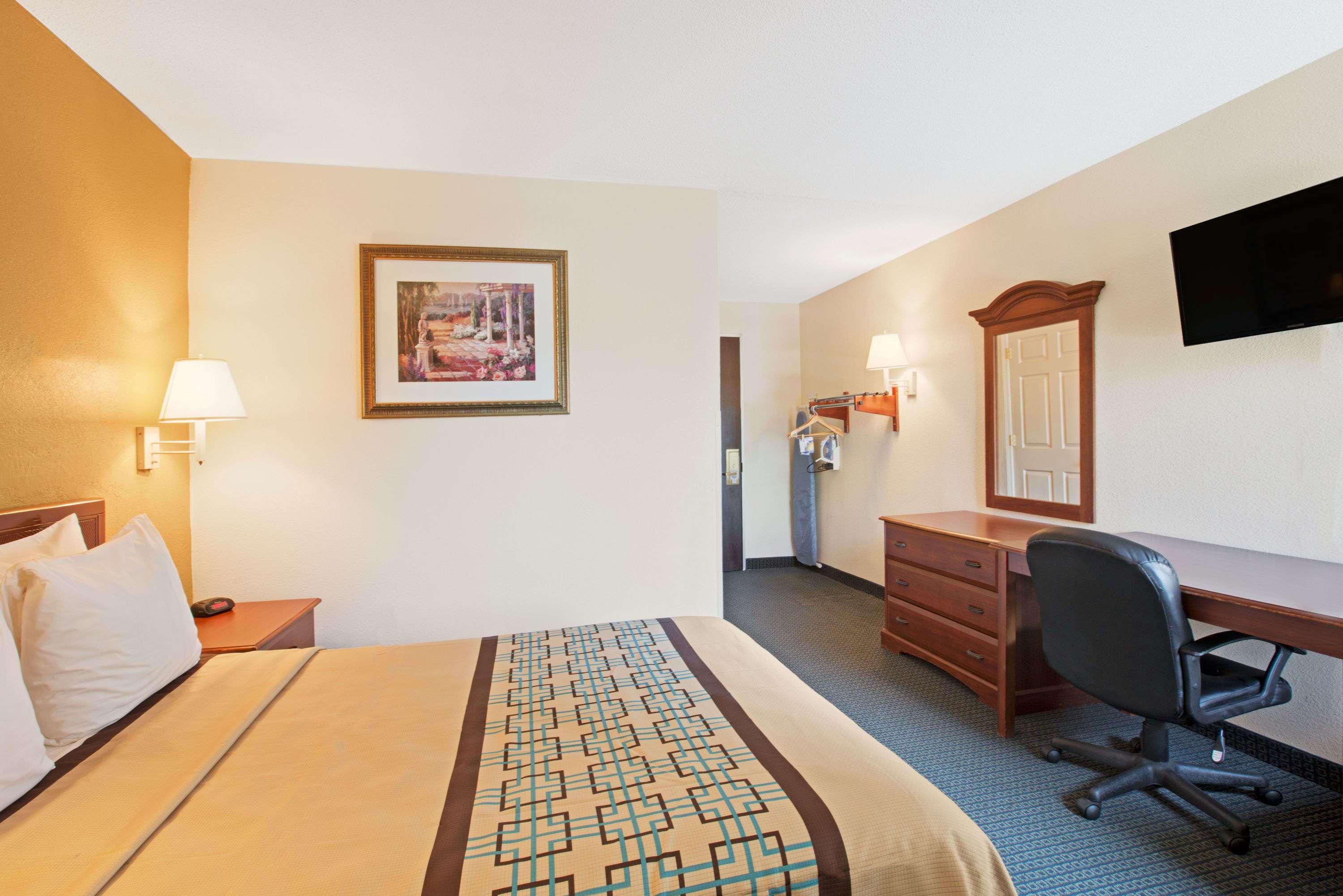 Days Inn By Wyndham Charlotte/Woodlawn Near Carowinds Esterno foto