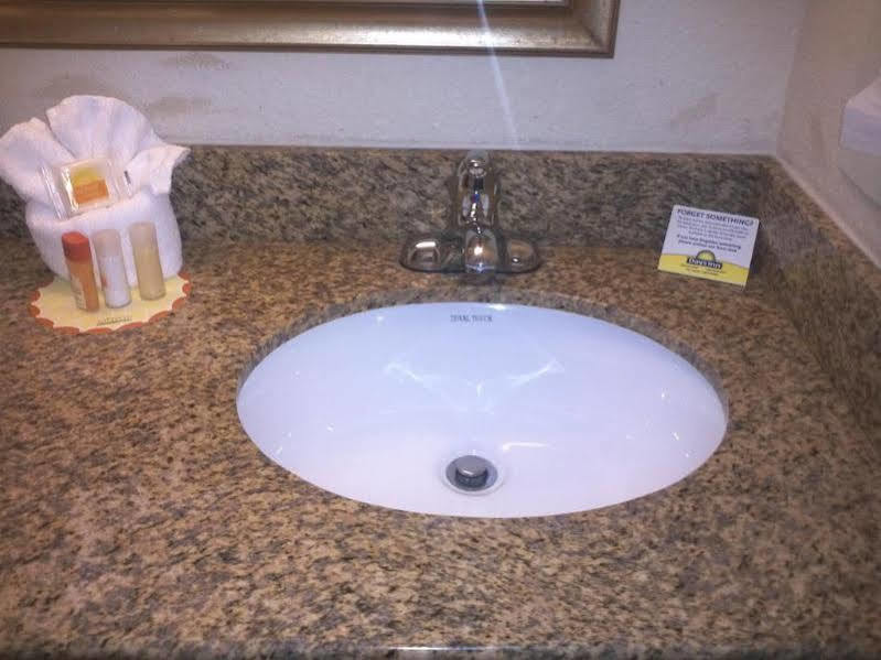 Days Inn By Wyndham Charlotte/Woodlawn Near Carowinds Esterno foto