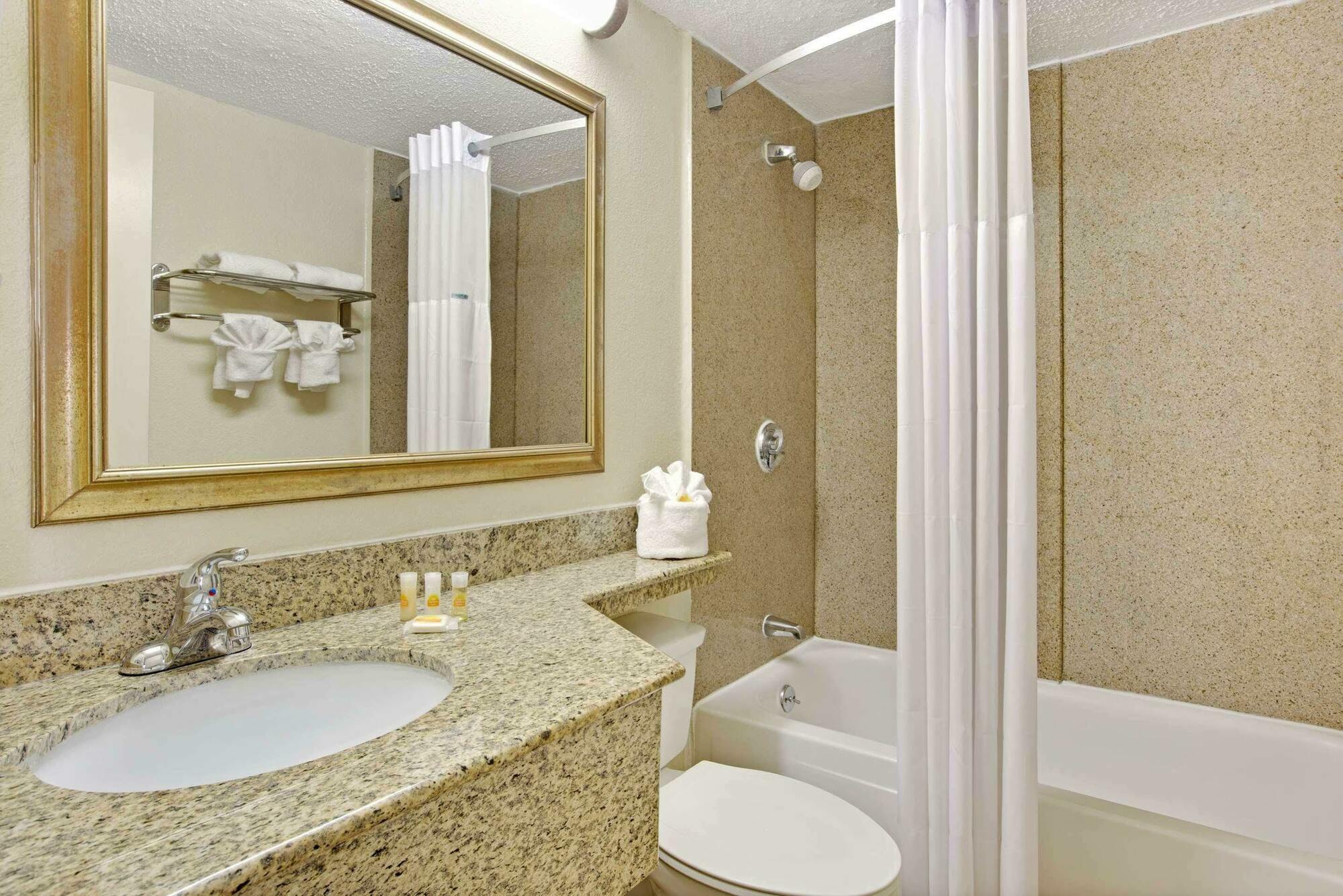 Days Inn By Wyndham Charlotte/Woodlawn Near Carowinds Esterno foto